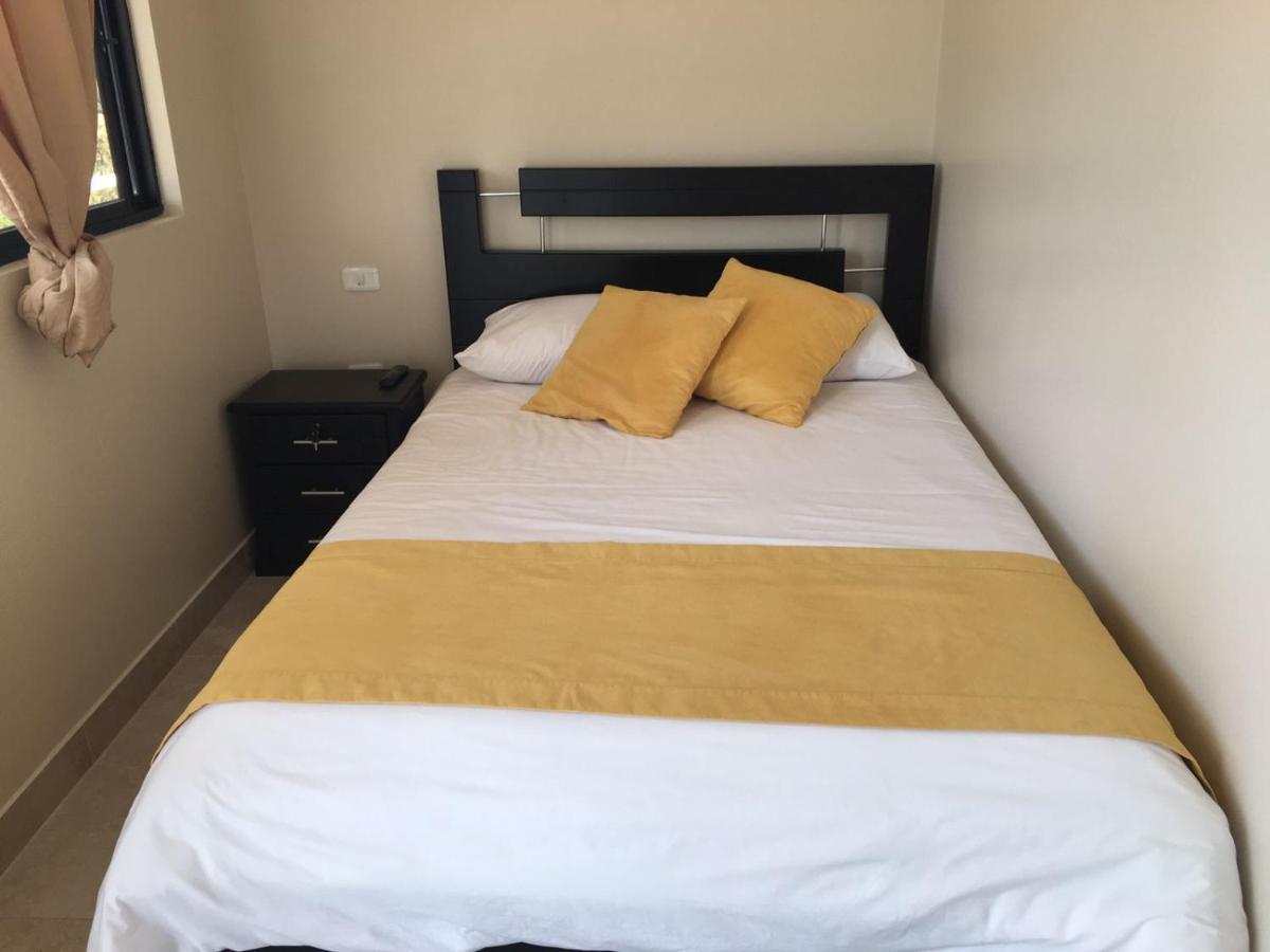 Tababela Airport B&B Dış mekan fotoğraf